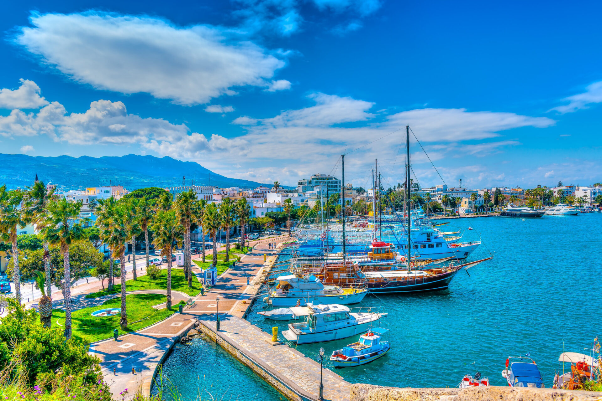 Yachthafen und Promenade von Kos-Stadt – Nähe zu FKK-Paradiesstränden.