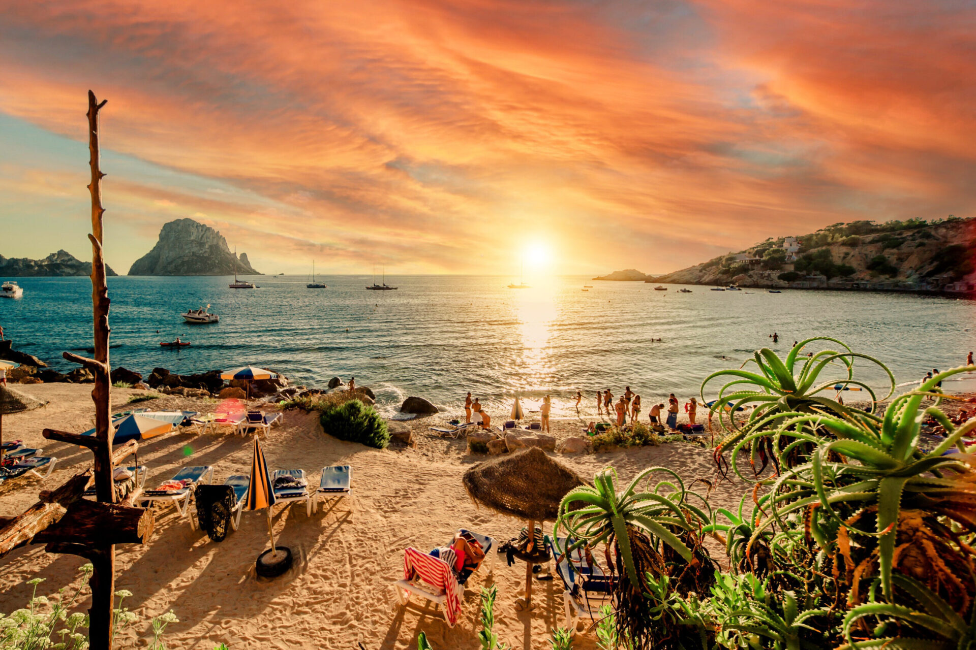 Balearic Islands, Spain, Espana Ibiza Strand auf Ibiza, Balearische Inseln, Spanien