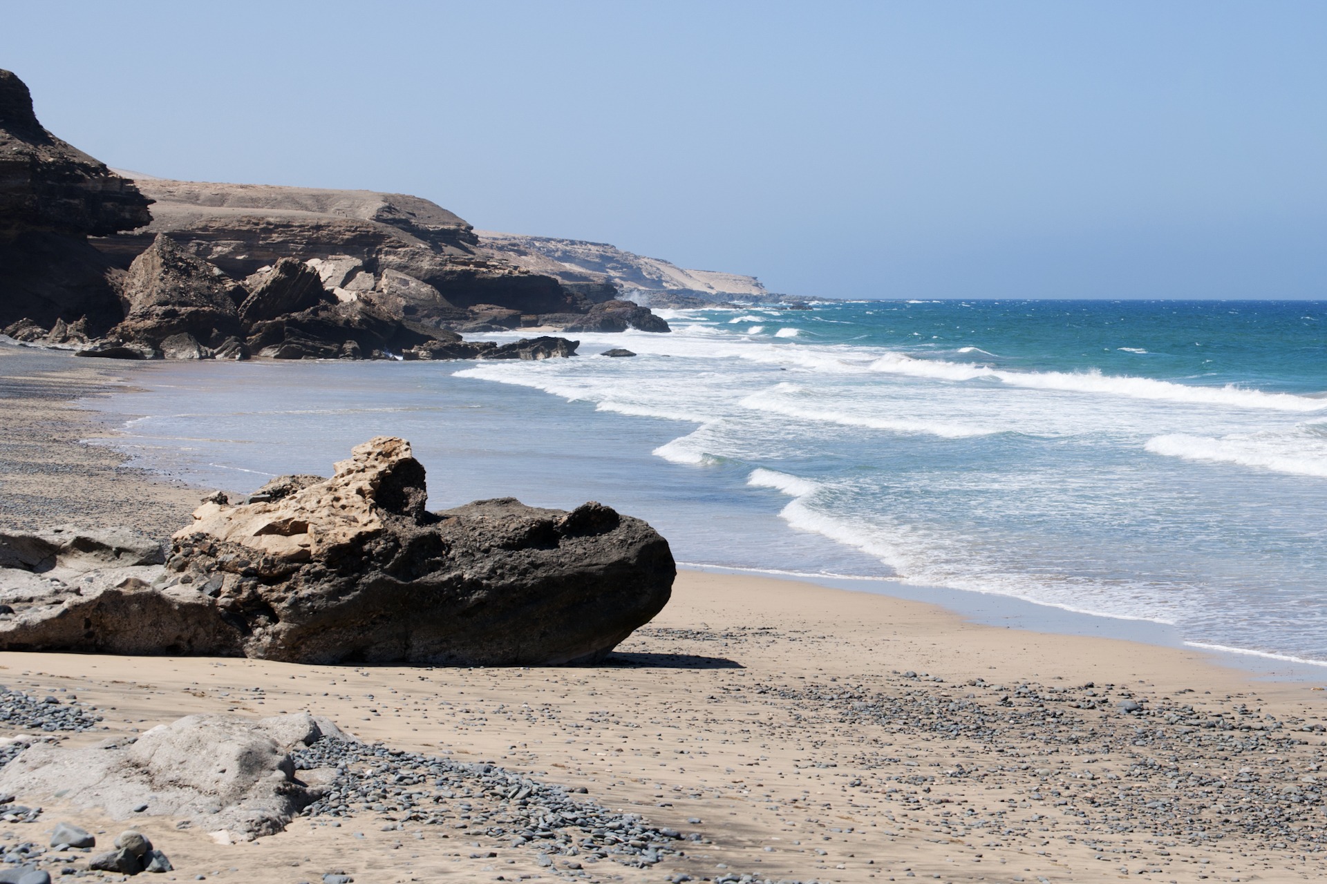 Fuerteventura, Isole Canarie: le scogliere e la spiaggia nera 1920x1280 sp Fuerteventura, Isole Canarie: le scogliere e la spiaggia nera