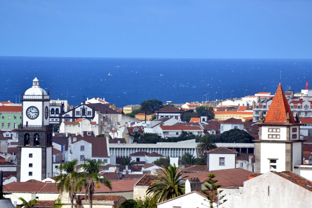 Altstadt von Ponta Delgada auf São Miguel mit Blick auf die Kirche Matriz de São Sebastião