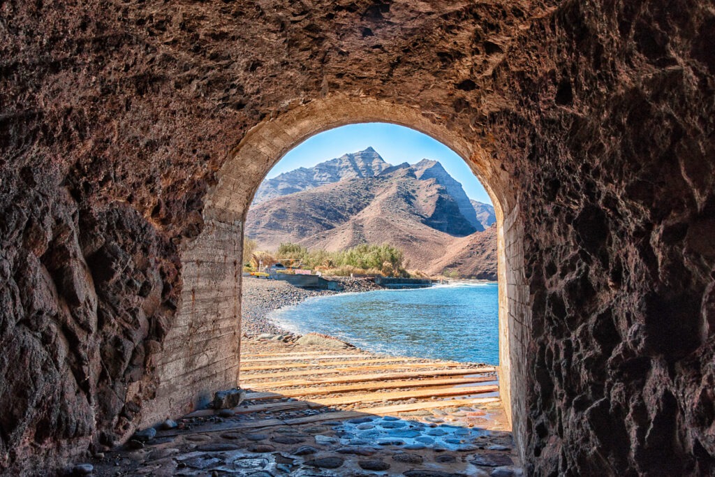 Access tunnel to the beautiful LA Aldea beach in Gran Canaria
