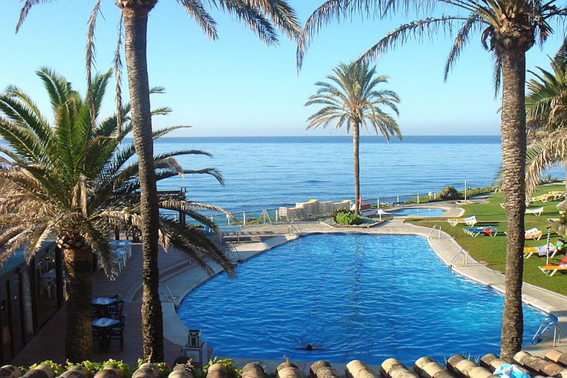 FKK-Resort Costa Natura Costa del Sol Spain Swimming-pool-fra-Nina