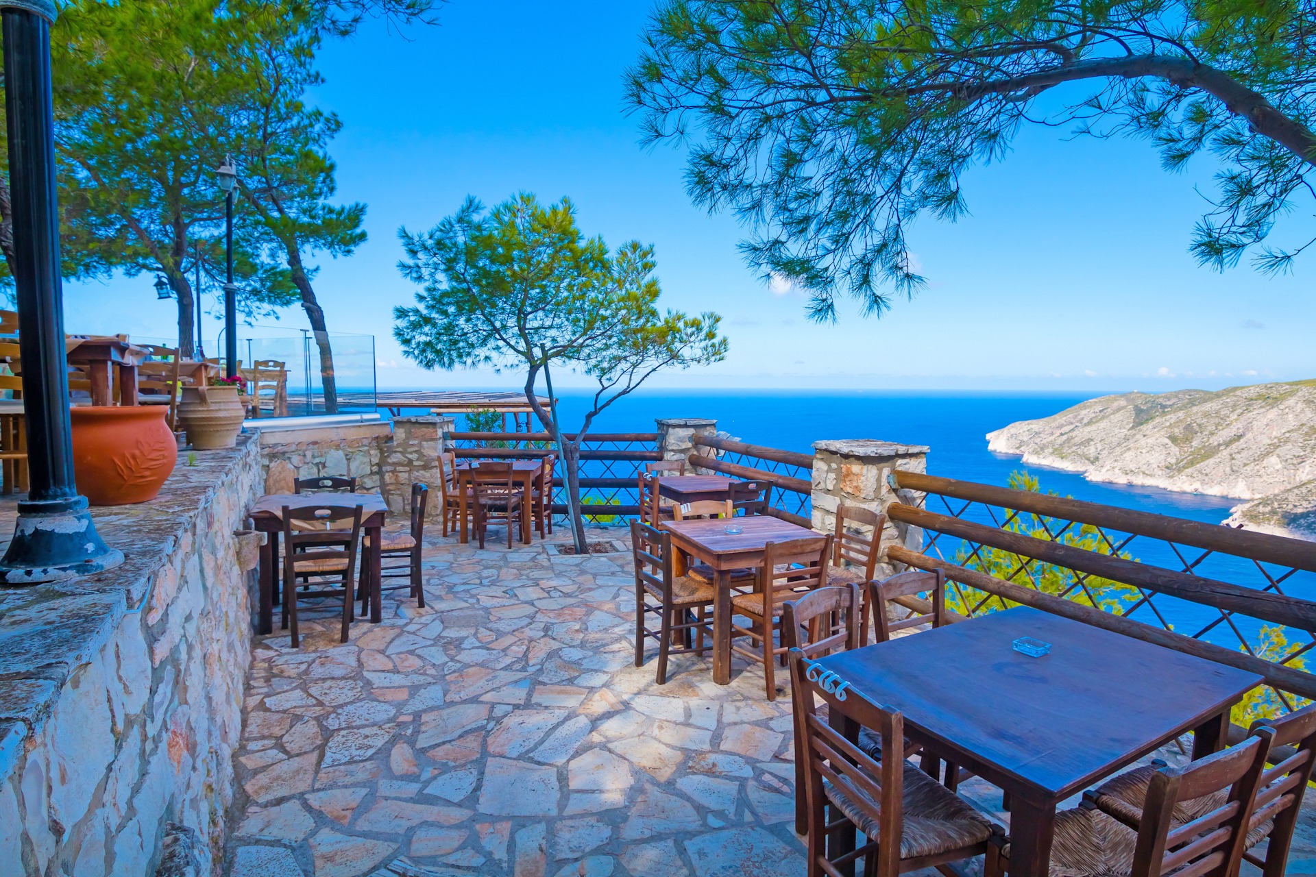 Luxuriöse Unterkunft mit Meerblick und Palmen – ideal für einen entspannten FKK-Urlaub auf Gavdos oder Kreta