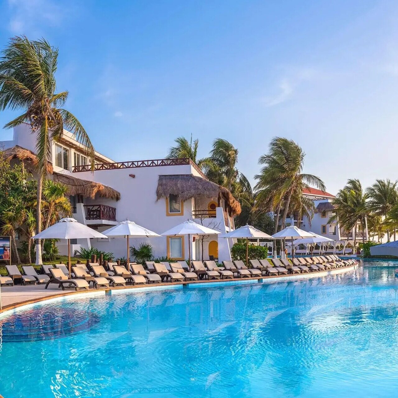 Desire Riviera Maya Pearl Resort Mexiko – Luxus & FKK-Urlaub am Karibikstrand Luxuriöses Desire Riviera Maya Pearl Resort mit Pool, Palmen und Strand in Mexiko – Adults Only FKK-Resort