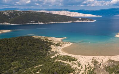 FKK-Urlaub auf Rab – Die besten Strände, Camping & Tipps für Naturisten