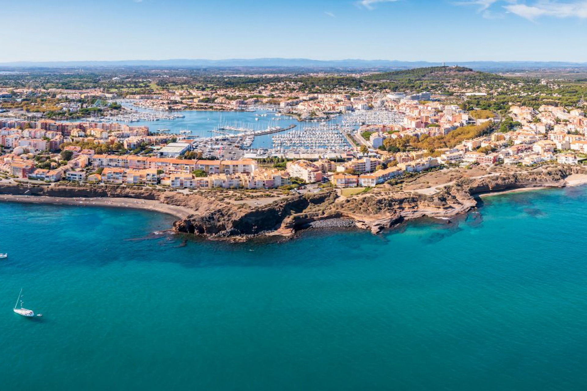 vue_pano_cap-agde-minBrit Hotel Opal Centre Port Naturist Beach Playa de Covachos Beach on a sunny day near Santander, Cantabria