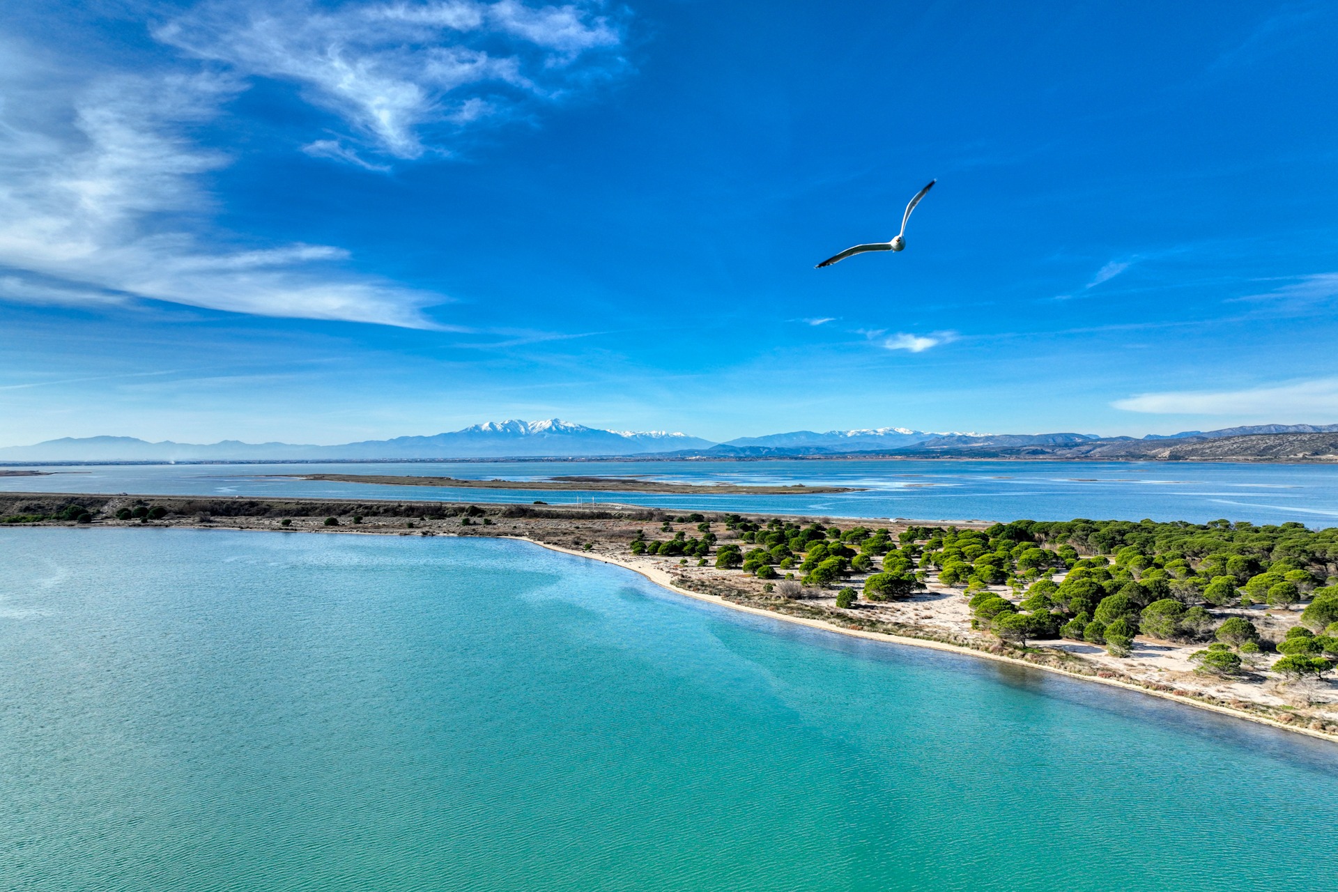Magnifique vue sur les Pyrenées et le Canigou réalisée par dr FKK-Lifestyle