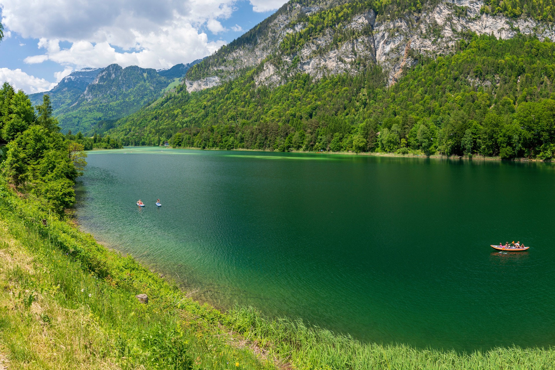Reintalersee bei Kramsach in Tirol Österreich Panorama FKK-Strand Beautiful adult woman enjoying relaxing day at the spa - Attract