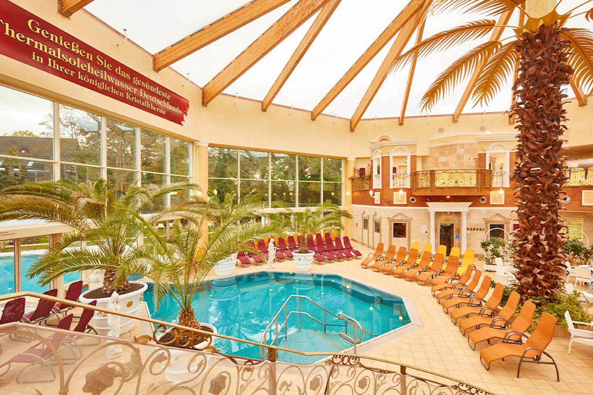 FKK-Therme Seelze-kristall-thermalsaole-innenbecken Strand auf Ibiza, Balearische Inseln, Spanien