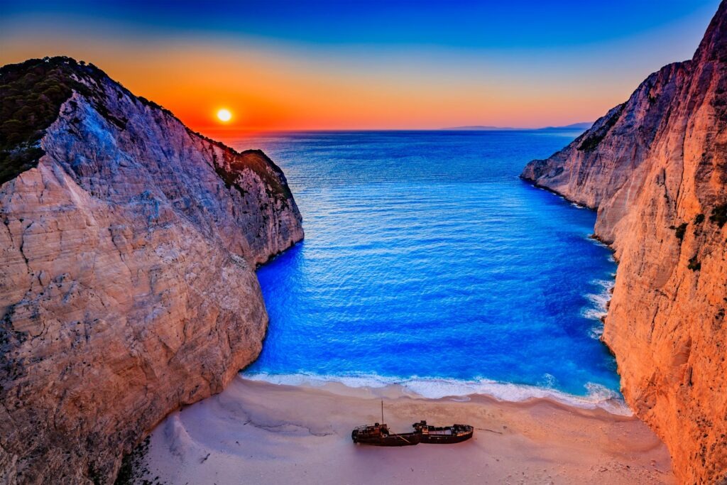 Sonnenuntergang über dem Ionischen Meer, gesehen von einem Boot vor Zakynthos