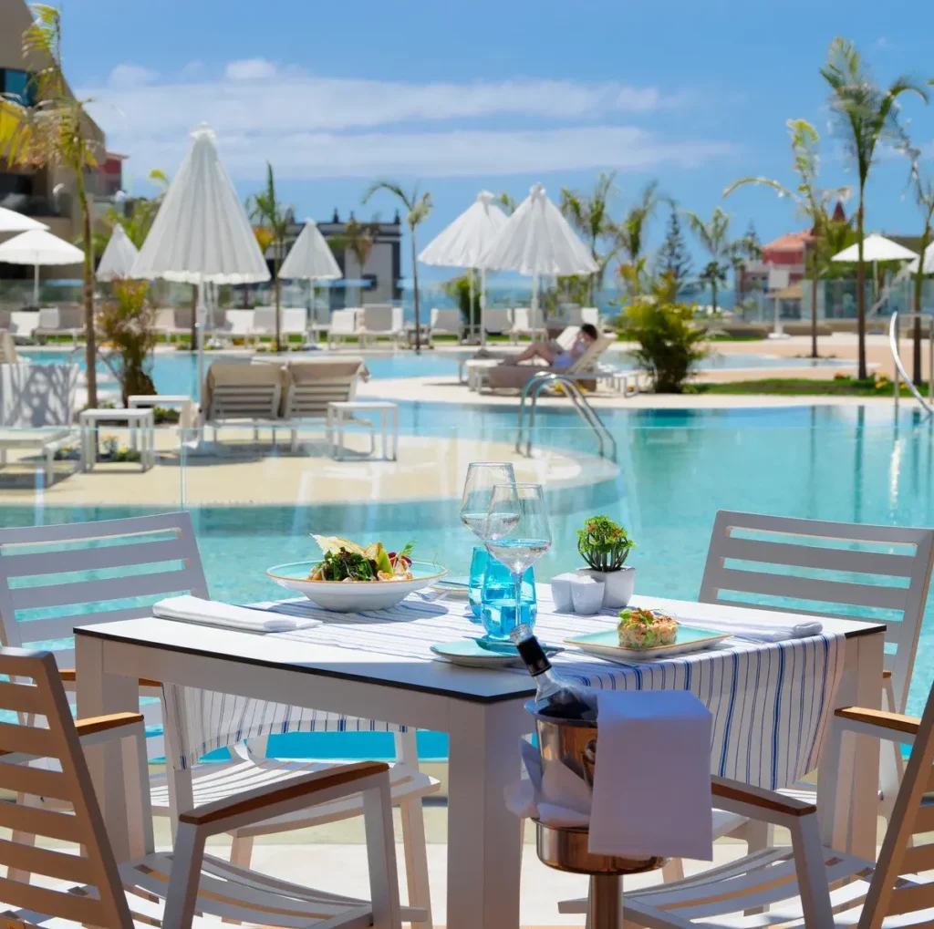 GF Victoria Hotel Teneriffa mit Poollandschaft und FKK-Bereich