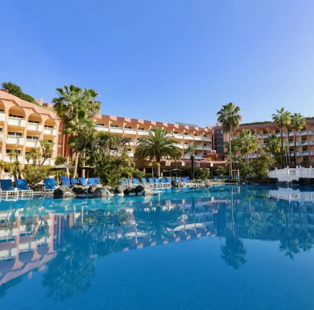 Hotel Puerto Palace Teneriffa mit Rooftop Naturist Area und Pool