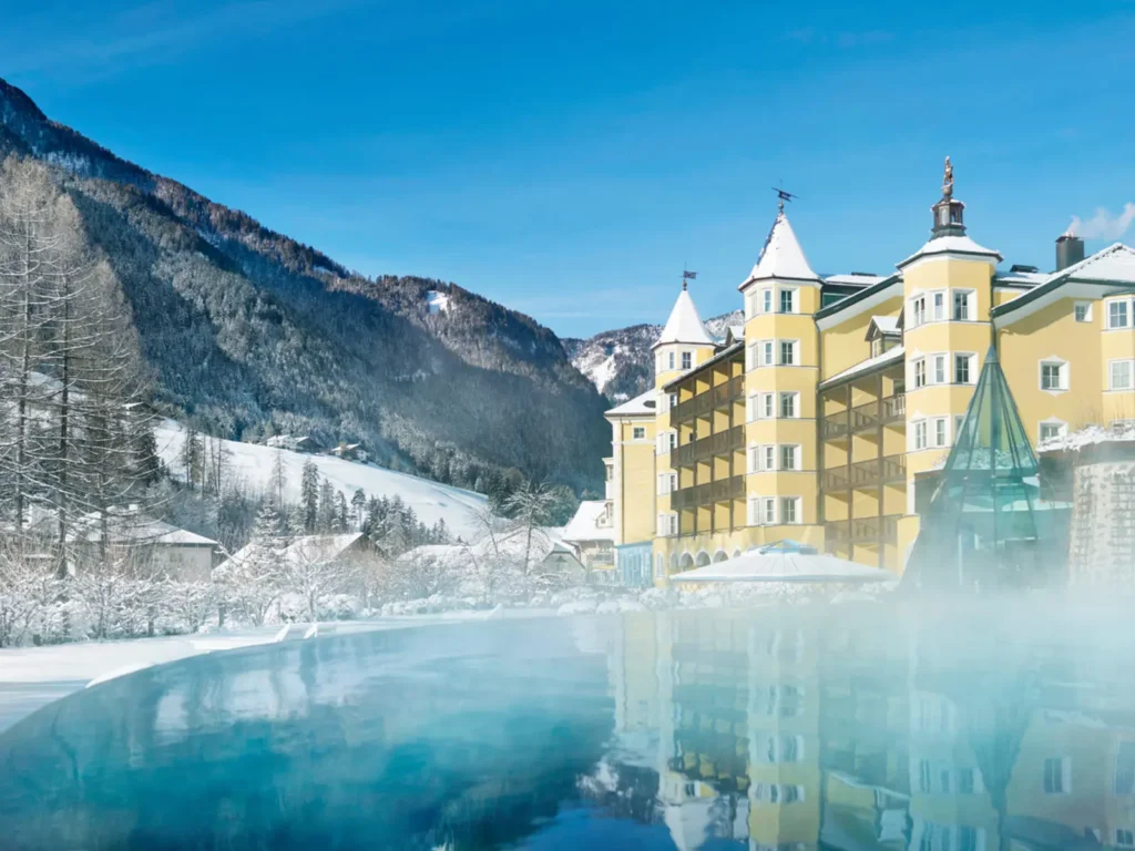 Freundinnen entspannen gemeinsam beim Wellness-Tag – Lachen, Erholung und pure Lebensfreude im FKK-Thermenurlaub.