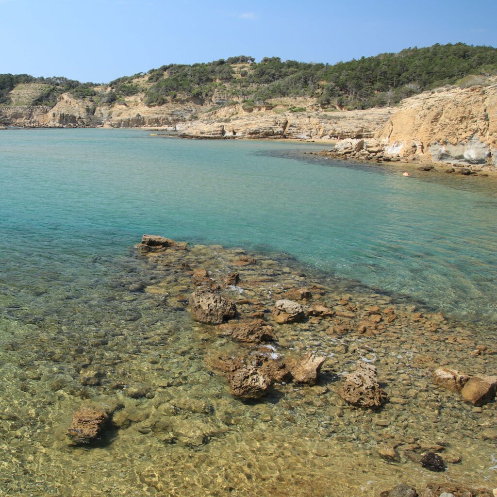 Stolac naturist stony beach on the island of Rab in Croatia Charco del Palo Naturpools – FKK-Ort mit Lavabecken und Meerblick auf Lanzarote