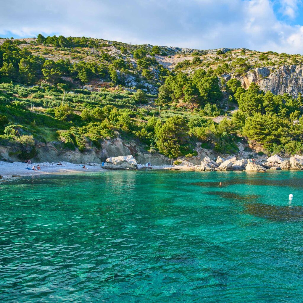 Beaches of Hvar, Croatia; turquoise waters, green pine trees and FKK-Strand Playa Mujeres auf Lanzarote mit goldenem Sand, türkisblauem Meer und weiter Küstenlandschaft
