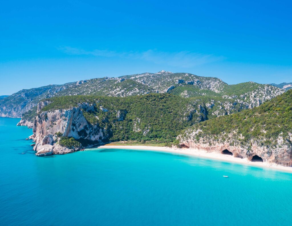 Aerial view of Cala Luna beach on the coast of Baunei and Dorgal Naturist Park Koversada bei Vrsar mit Meer, Inseln und FKK-Stränden