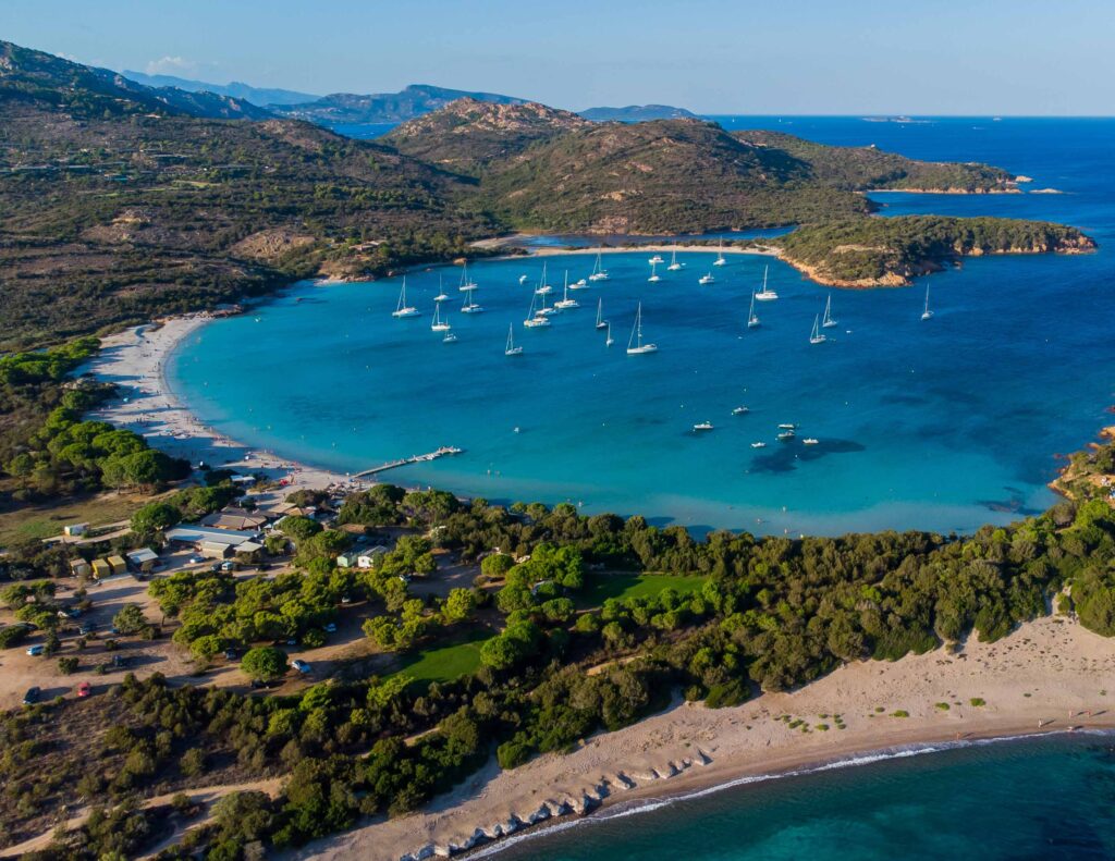 Aerial view of the bay of Rondinara in the South of Corsica, Fra Naturist Park Koversada bei Vrsar mit Meer, Inseln und FKK-Stränden