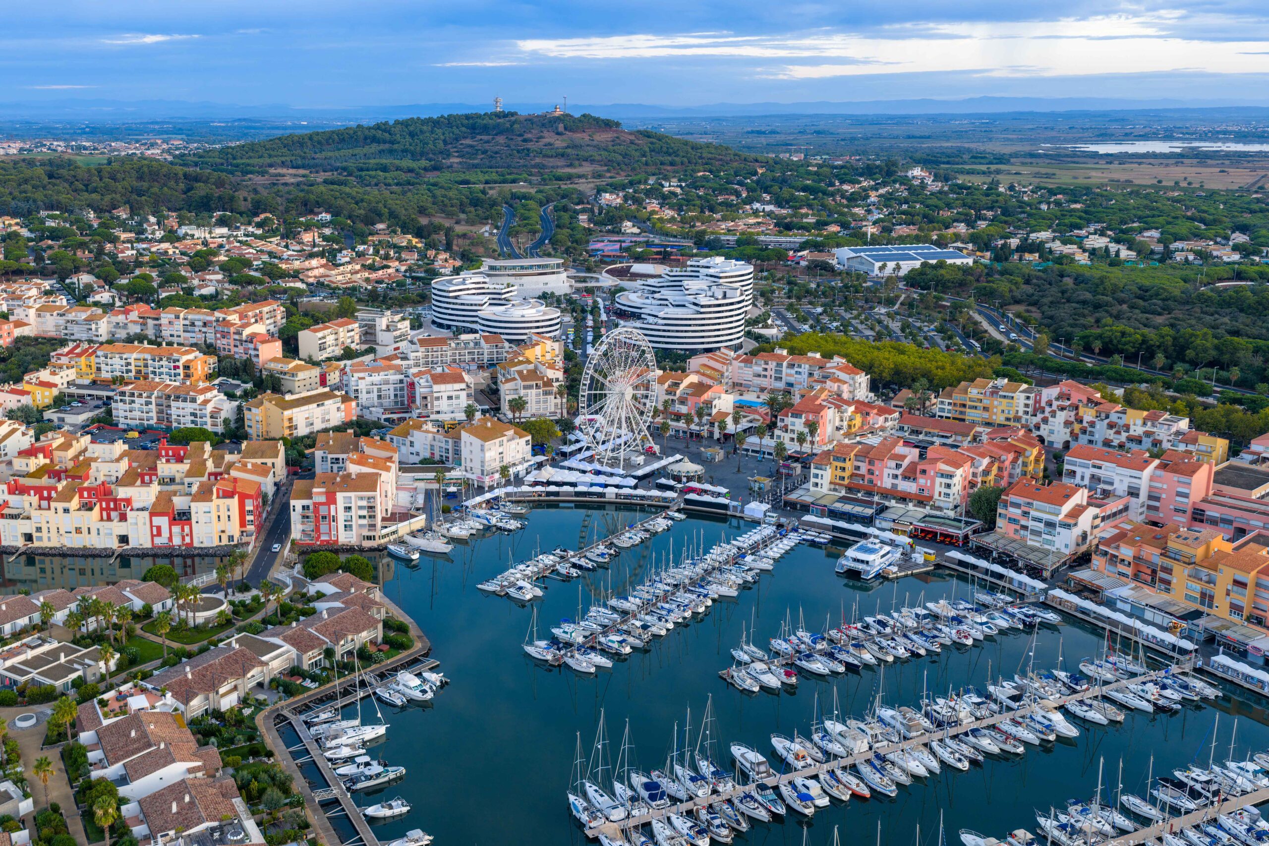Port of Cap d'Agde at sunrise, in Occitanie, France Naturist Park Koversada bei Vrsar mit Meer, Inseln und FKK-Stränden